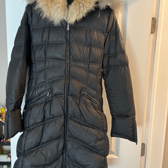 Authentic Excellent Condition Dawn Levy Women mid length Coat with fur on hood - Picture 6 of 10